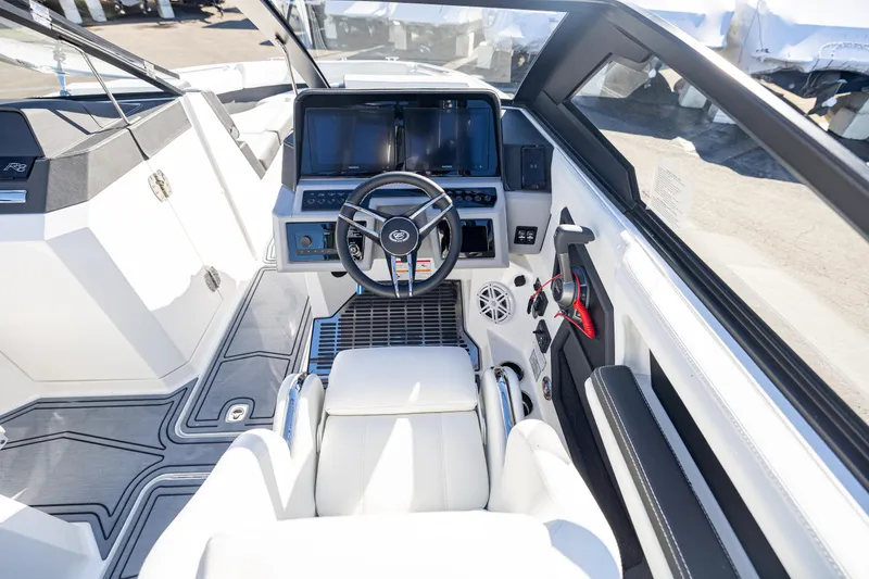 Slide: The Image of Cobalt R8 Surf 2025 - 2