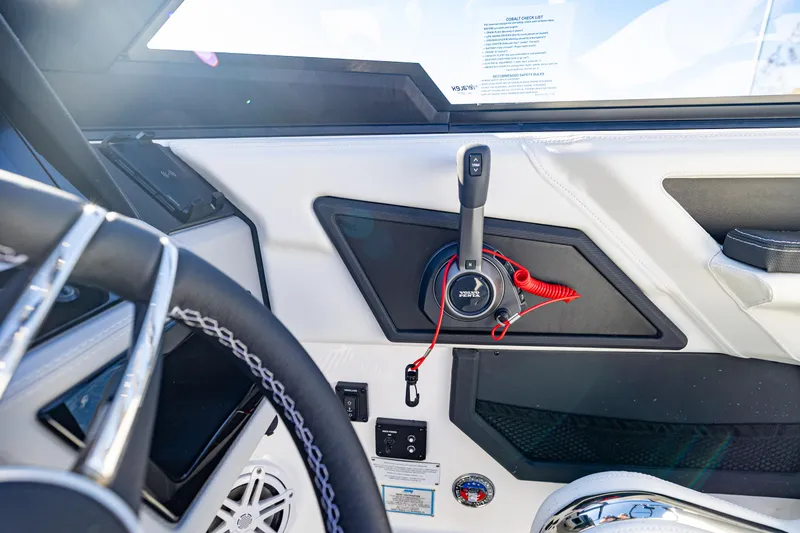 Slide: The Image of Cobalt R8 Surf 2025 - 21