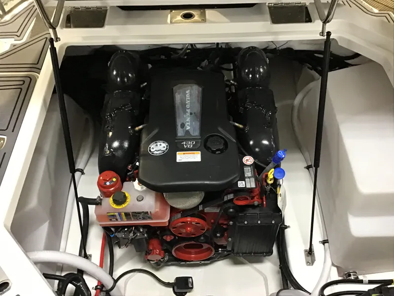 Slide: The Image of Cobalt R8 Surf 2025 - 23