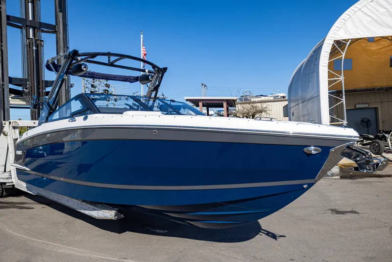 Slide: The Image of Cobalt R8 Surf 2025 - 6