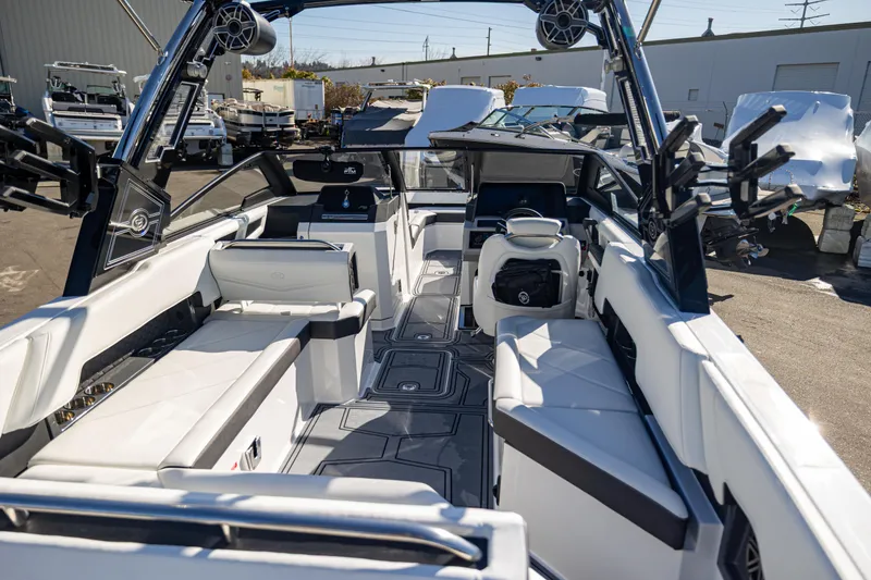 Slide: The Image of Cobalt R8 Surf 2025 - 8