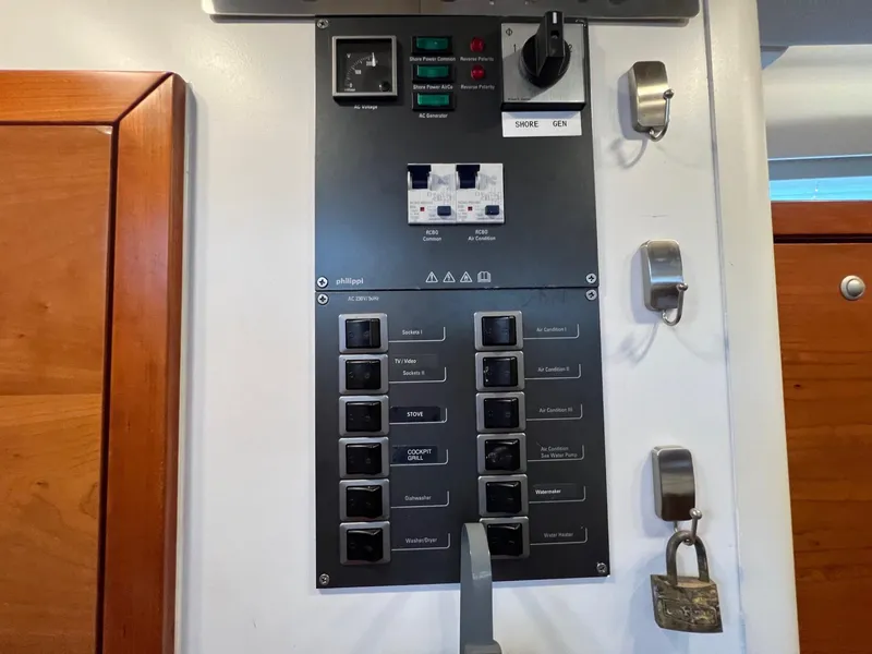 Slide: The Image of Hanse 588 - 81