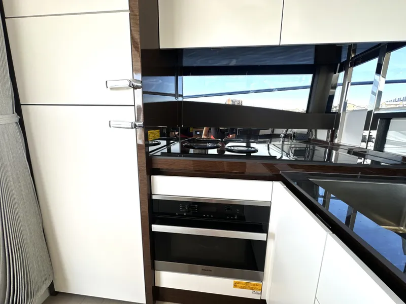 Slide: The Image of 2022 Prestige Yachts 520 Fly - 32