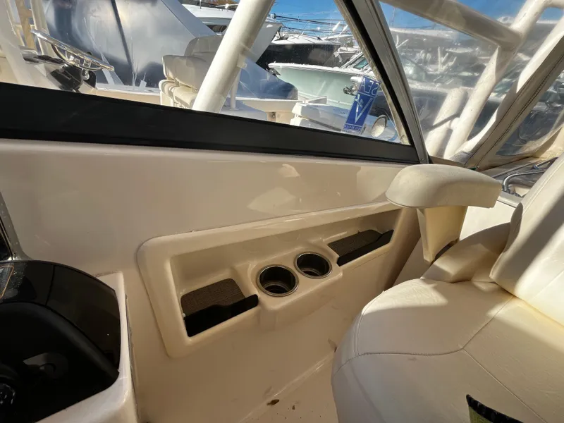 Slide: The Image of Interior view of 2016 Grady-White Freedom 275 boat with cup holders and seating. - 18