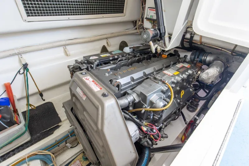 Slide: The Image of 2009 37 Ocean Billfish Bobo Stbd Engine - 23