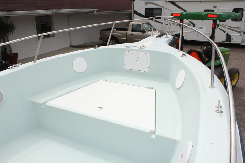 Slide: The Image of Sea Fox 230 Center Console 2001 - 17