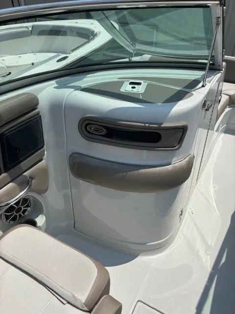 Slide: The Image of Crownline Boats Eclipse E235 XS 2023 - 10