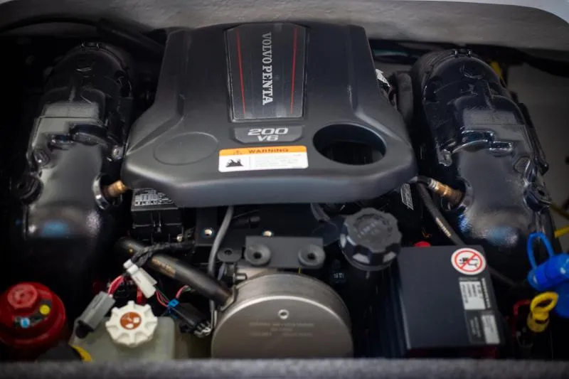 Slide: The Image of Volvo Penta 200 V6 engine in 2025 Four Winns H1 boat. - 8