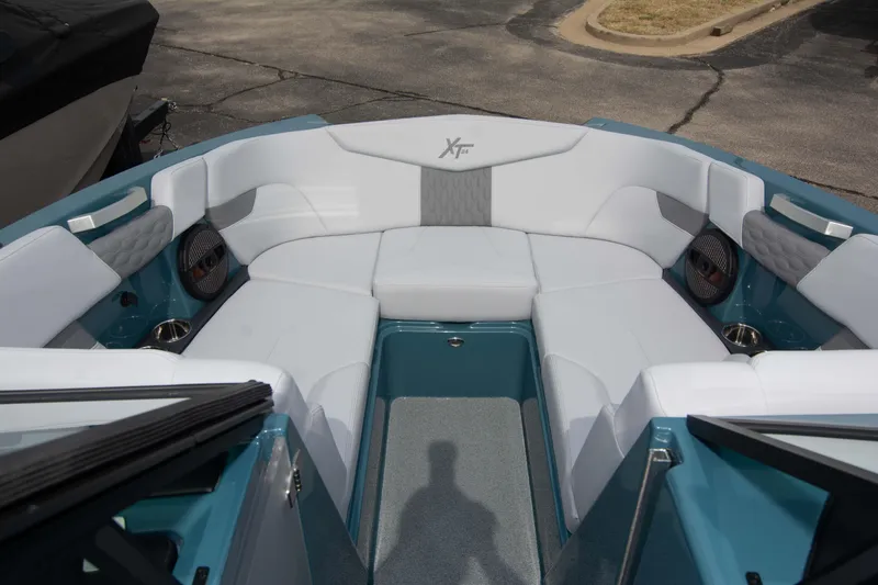 Slide: The Image of MasterCraft XT24 2025 - 60