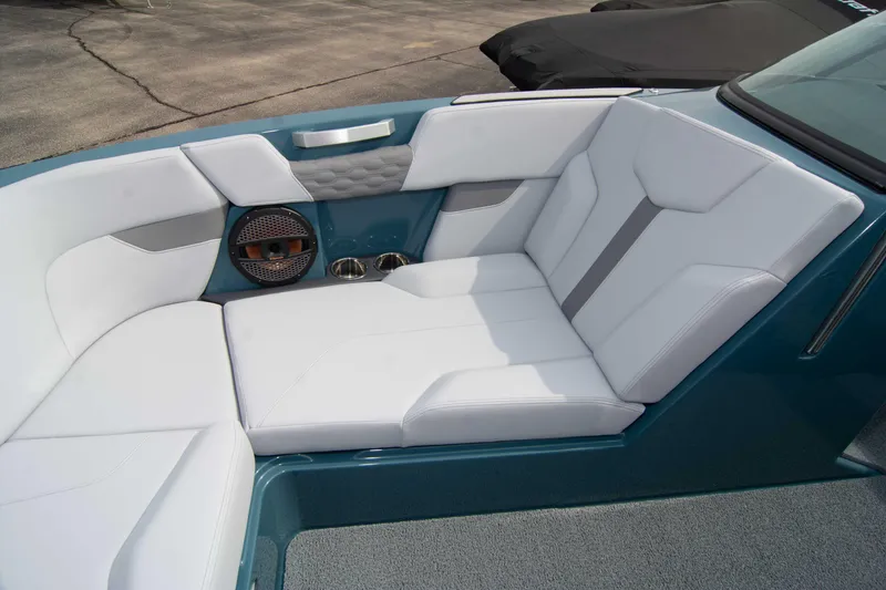 Slide: The Image of MasterCraft XT24 2025 - 61