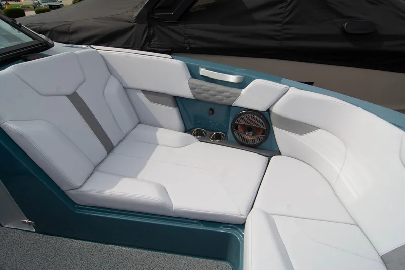 Slide: The Image of MasterCraft XT24 2025 - 62