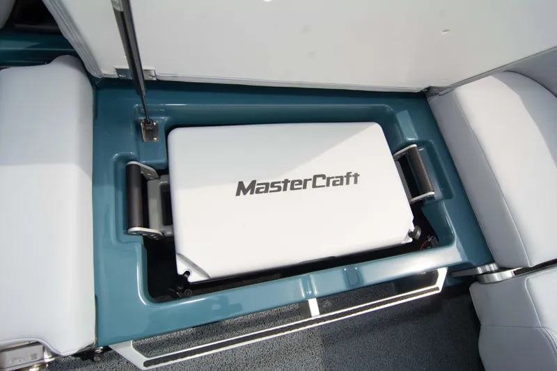 Slide: The Image of MasterCraft XT24 2025 - 76