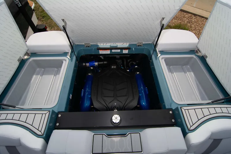 Slide: The Image of MasterCraft XT24 2025 - 78