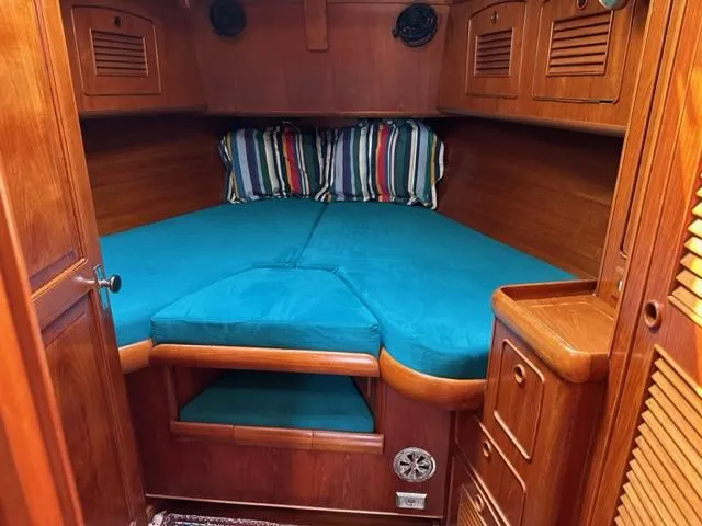 Slide: The Image of V-Berth - 30