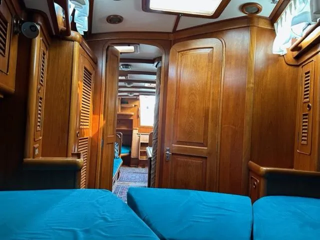 Slide: The Image of V-Berth Looking Aft  - 33