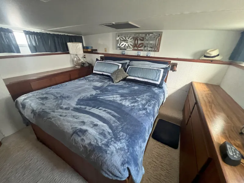 Slide: The Image of Chris-Craft 410 Commander 1978 - 4