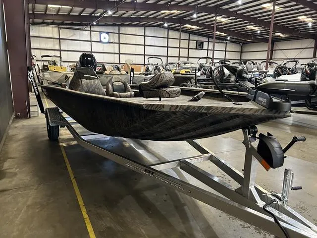 Slide: The Image of Xpress XP200 Catfish W/Yamaha 115 "SHO" 2025 - 3