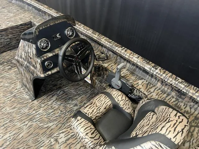 Slide: The Image of Xpress XP200 Catfish W/Yamaha 115 "SHO" 2025 - 8