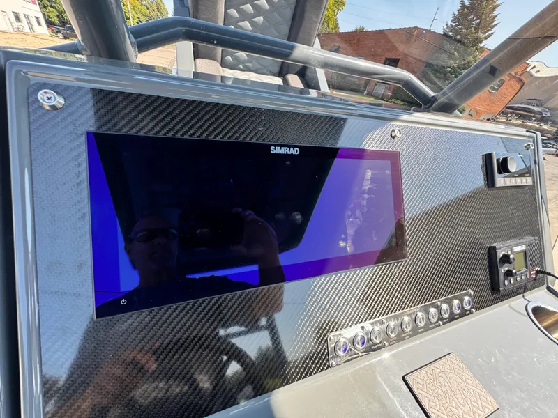 Slide: The Image of 2024 Highfield Sport 900 dashboard with Simrad display and carbon fiber finish. - 29