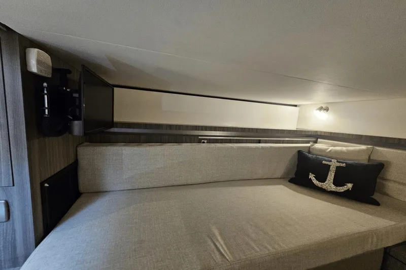 Slide: The Image of Sea Ray 320 Sundancer OB 2022 - 22