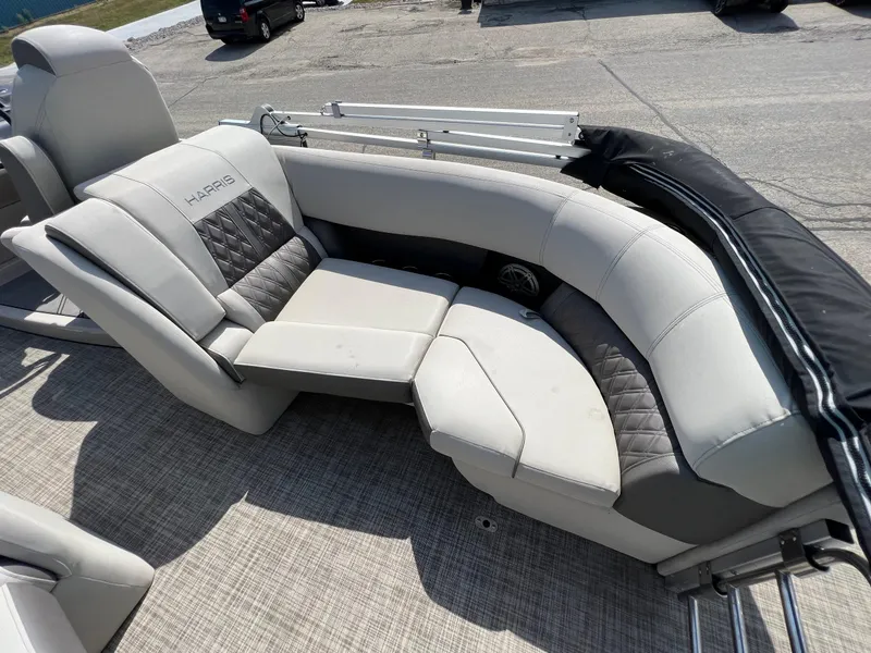 Slide: The Image of Luxurious seating on 2020 Harris FloteBote H SOL 250 CWDH TT pontoon boat. - 34