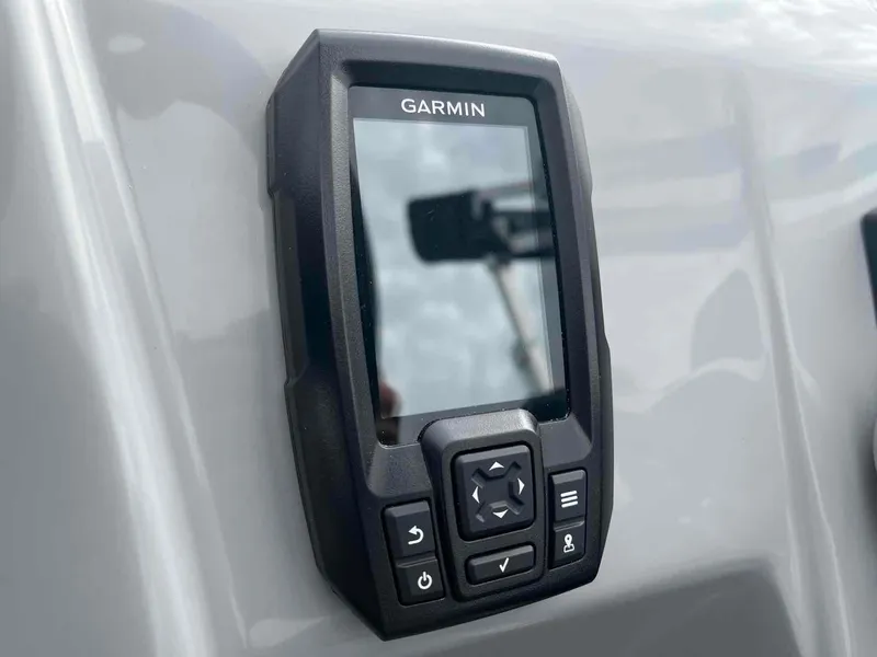 Slide: The Image of Garmin device on 2024 Bennington 20 SVF boat dashboard. - 5