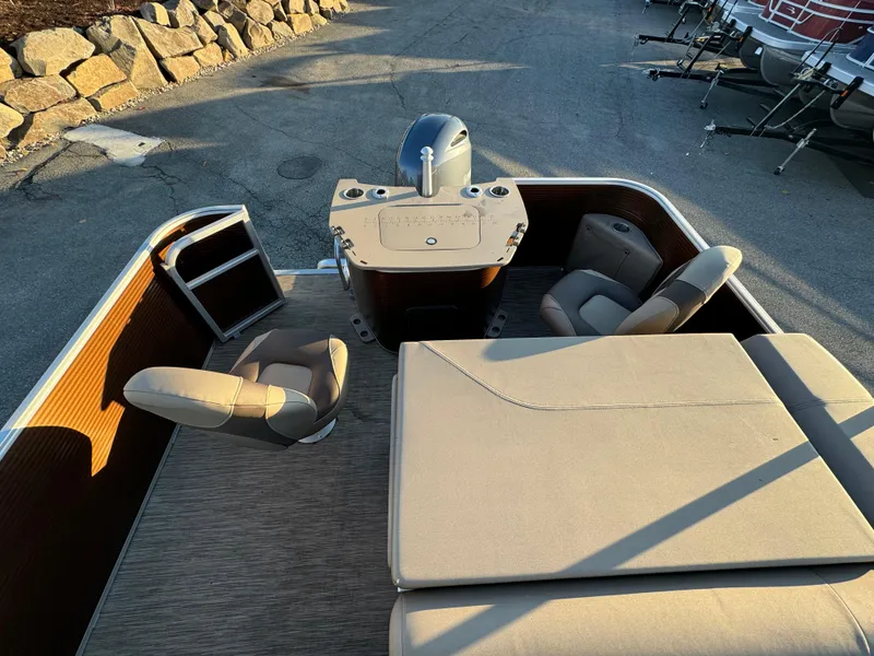 Slide: The Image of 2023 Bennington 22 SS pontoon boat interior with seating and helm. - 7