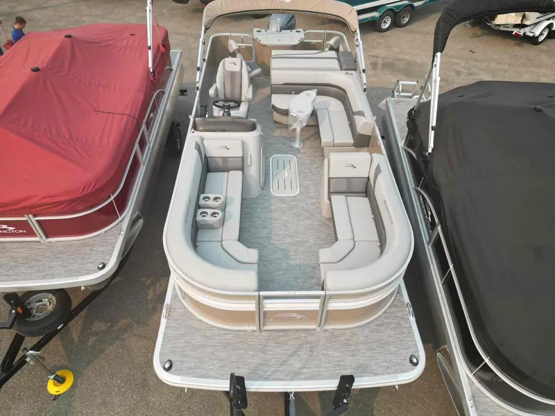 Slide: The Image of 2023 Bennington 22 SXSAPG pontoon boat with spacious seating and modern design. - 8