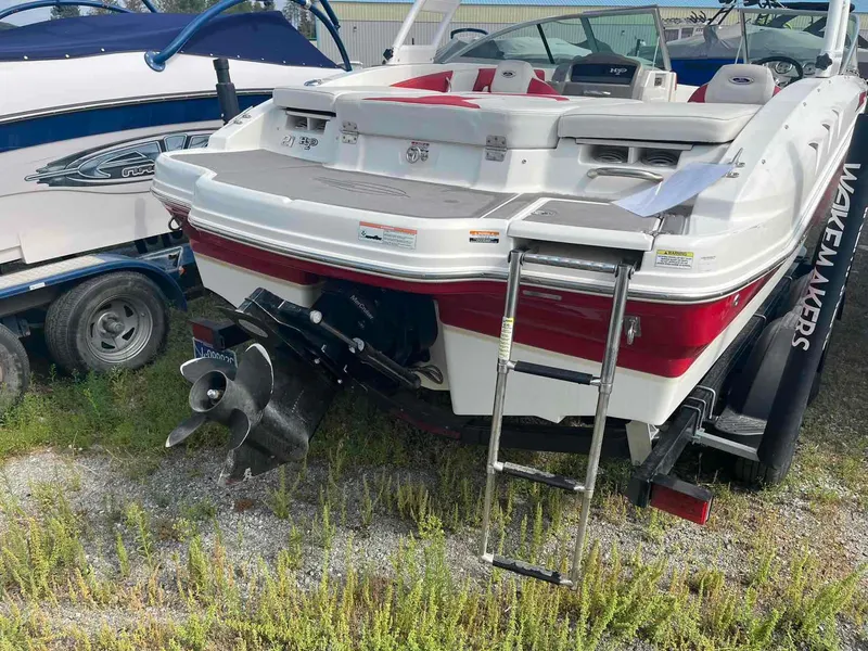 Slide: The Image of 2014 Chaparral 21 H2O boat with ladder and propeller, parked on grass. - 11