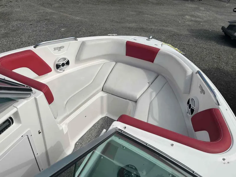 Slide: The Image of 2014 Chaparral 21 H2O boat interior with red and white seating. - 15