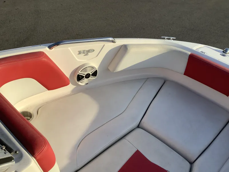 Slide: The Image of 2014 Chaparral 21 H2O boat interior with red and white seating. - 17