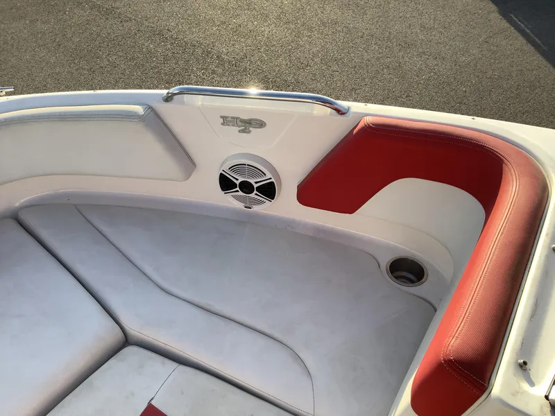 Slide: The Image of 2014 Chaparral 21 H2O boat interior with red and white seating. - 18