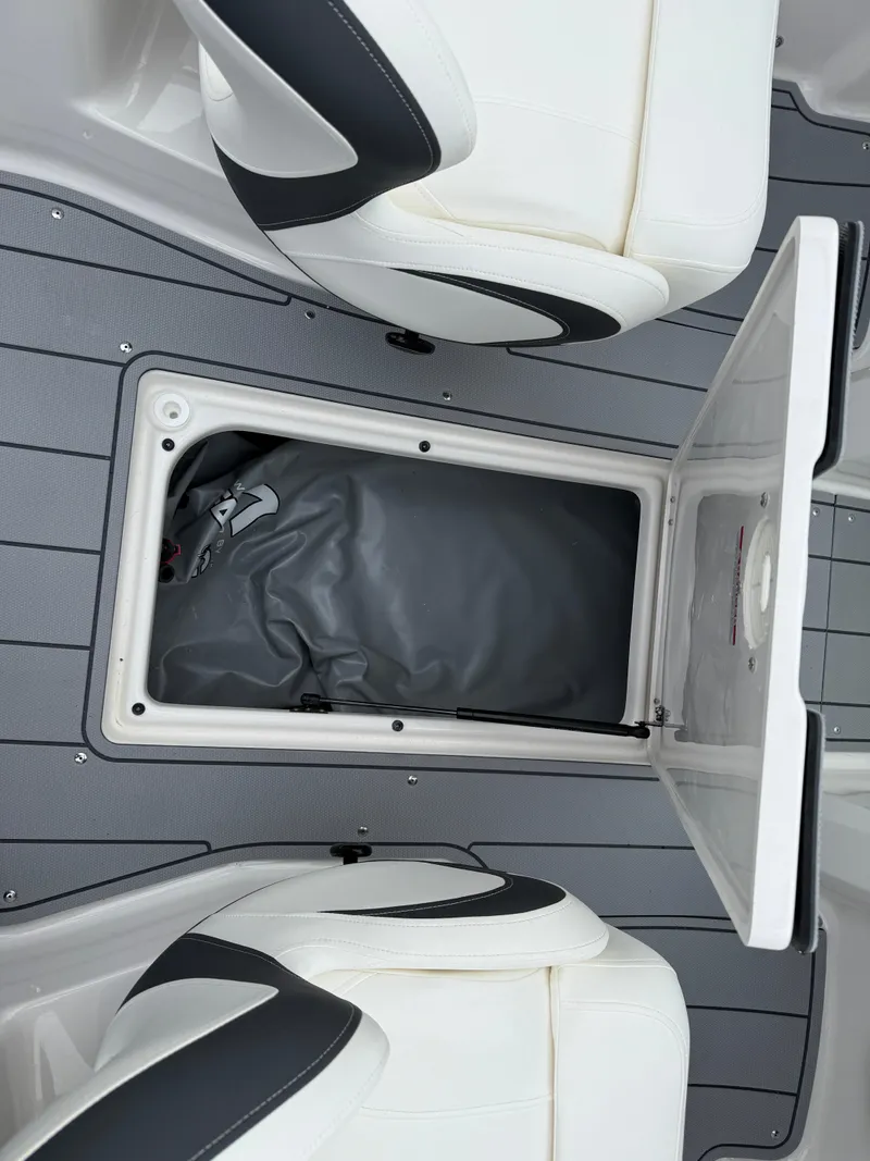 Slide: The Image of Chaparral 23 Surf 2024 - 10