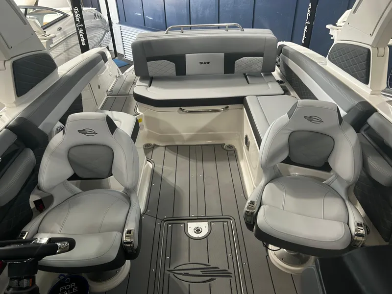 Slide: The Image of Chaparral 26 Surf 2025 - 14