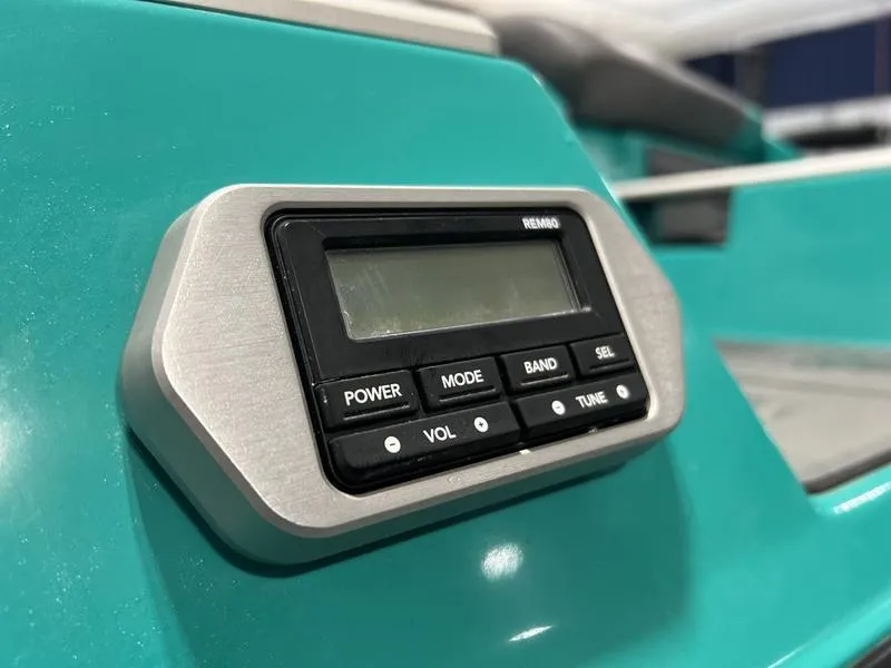 Slide: The Image of Malibu M240 2021 - 13