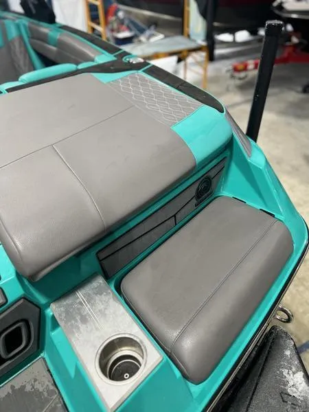 Slide: The Image of Malibu M240 2021 - 16