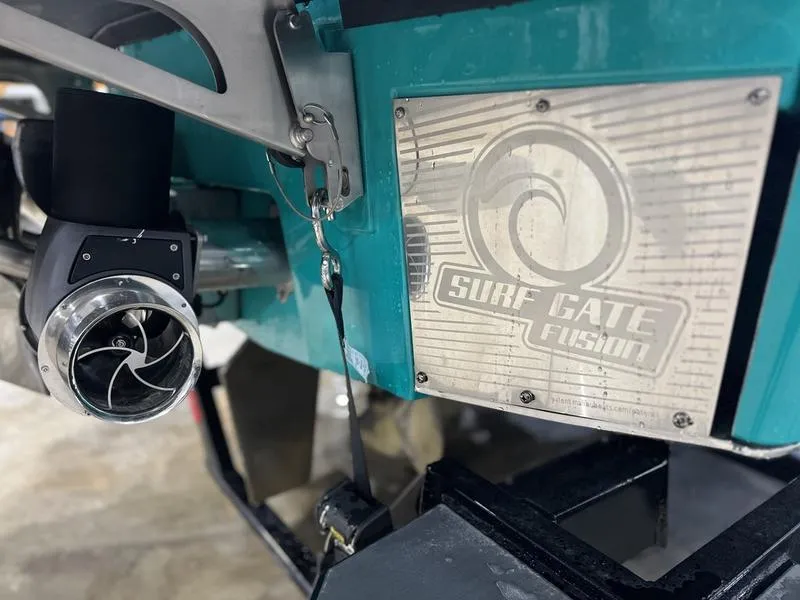 Slide: The Image of Malibu M240 2021 - 25