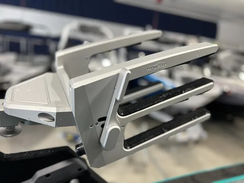 Slide: The Image of Malibu M240 2021 - 26