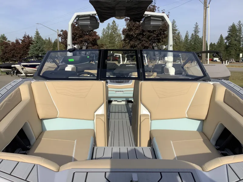 Slide: The Image of Nautique G25 2025 - 11