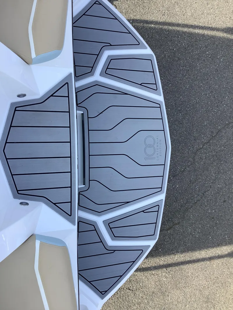 Slide: The Image of Nautique G25 2025 - 12