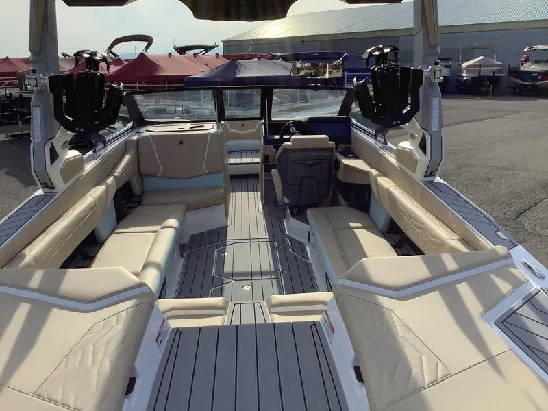 Slide: The Image of Nautique G25 2025 - 15