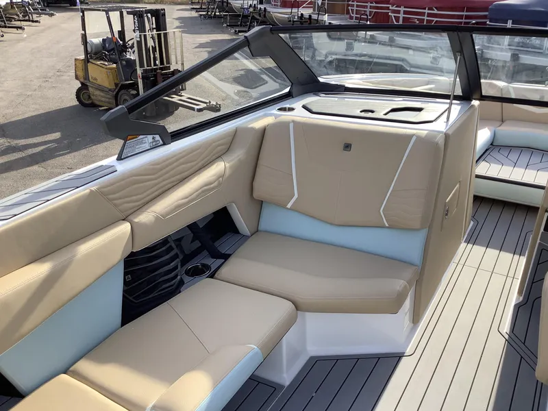 Slide: The Image of Nautique G25 2025 - 16