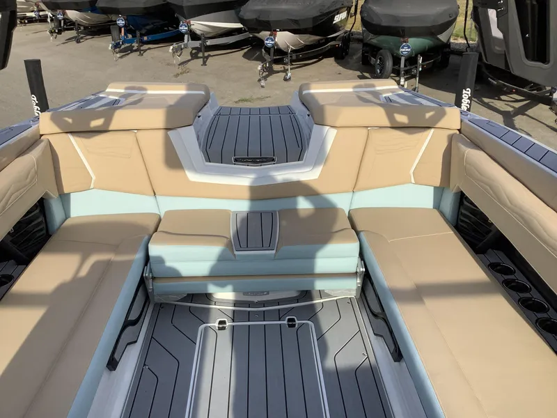 Slide: The Image of Nautique G25 2025 - 18