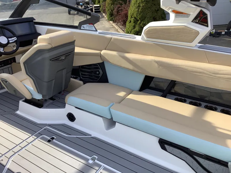 Slide: The Image of Nautique G25 2025 - 20