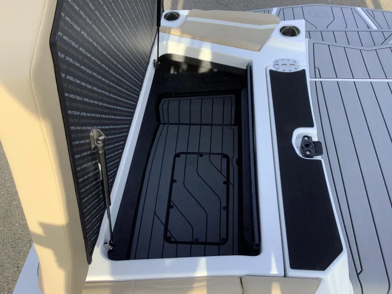 Slide: The Image of Nautique G25 2025 - 22