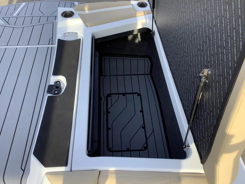 Slide: The Image of Nautique G25 2025 - 23