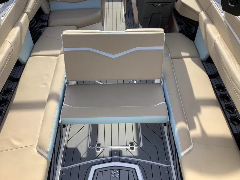 Slide: The Image of Nautique G25 2025 - 26