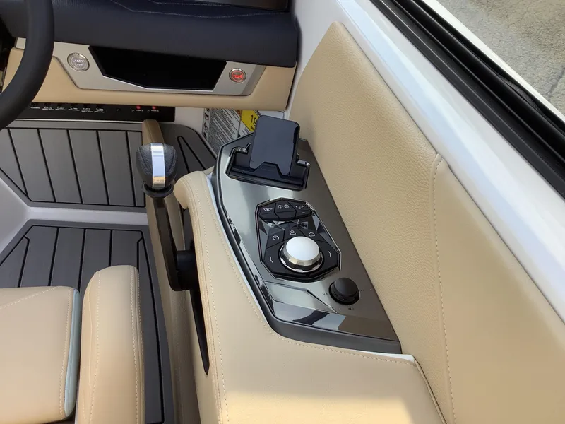 Slide: The Image of Nautique G25 2025 - 32