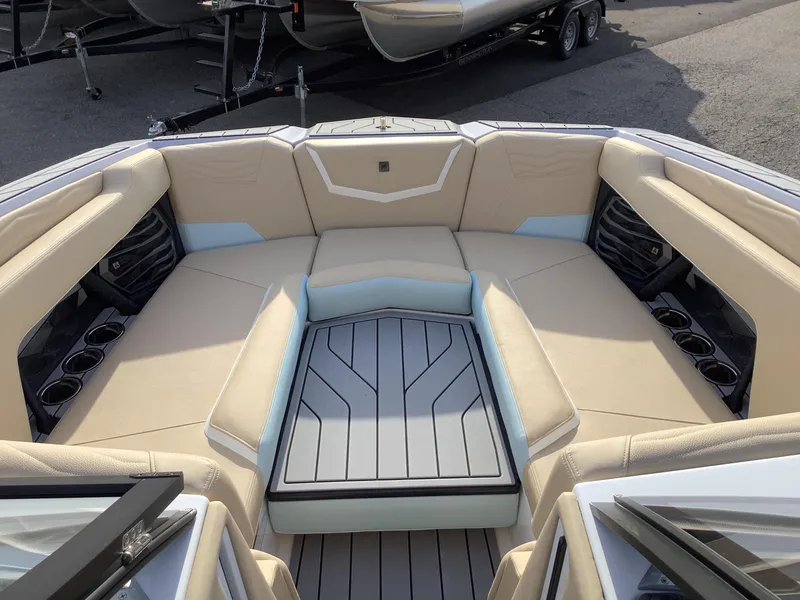 Slide: The Image of Nautique G25 2025 - 37