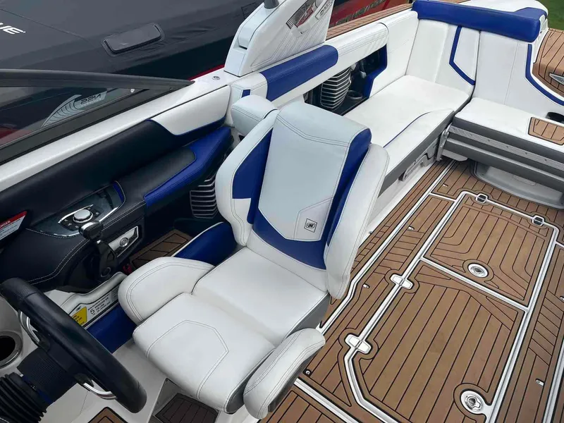 Slide: The Image of Nautique G25 2016 - 17